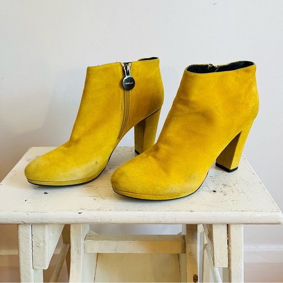 Geox yellow suede booties excellent condition - Picture 4 of 11